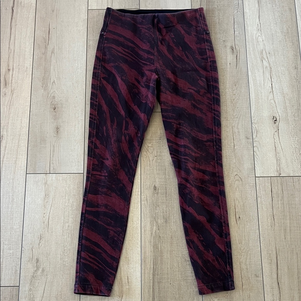 Lysse Burgundy and Black Stretch Leggings